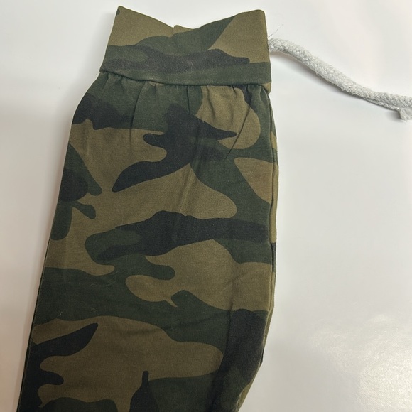 Camo Print Kids Jogger Pants - Picture 2 of 4